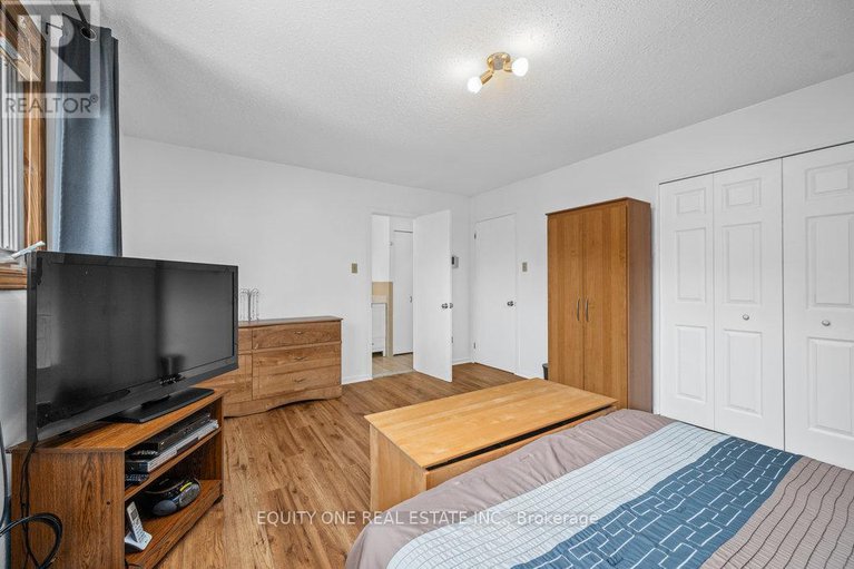 28495374/542-sirois-avenue/overbrookcastle-heights/ottawa/ontario/K1K1H4_31