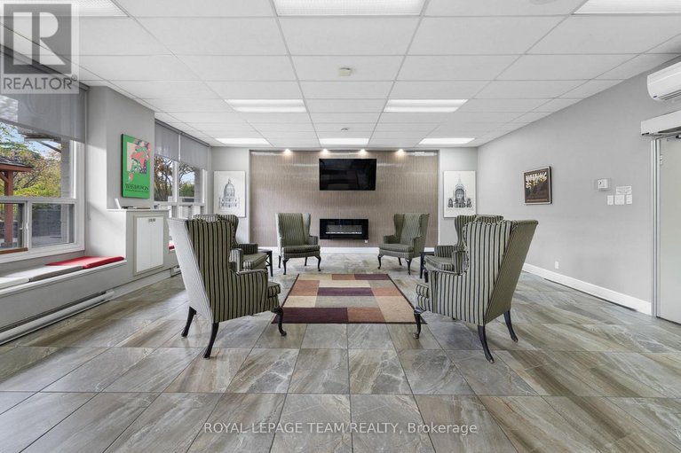 29578153/1114-40-landry-street/vanier/ottawa/ontario/K1L8K4_19