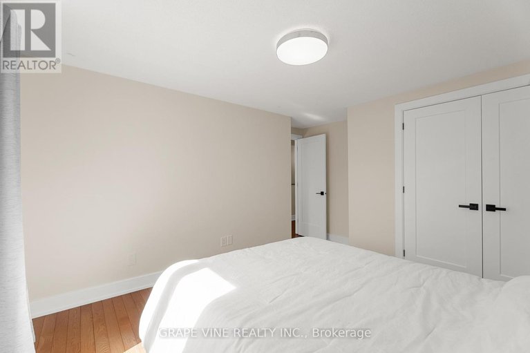 28257393/29-655-richmond-road/woodroffe/ottawa/ontario/K2A3Y3_26