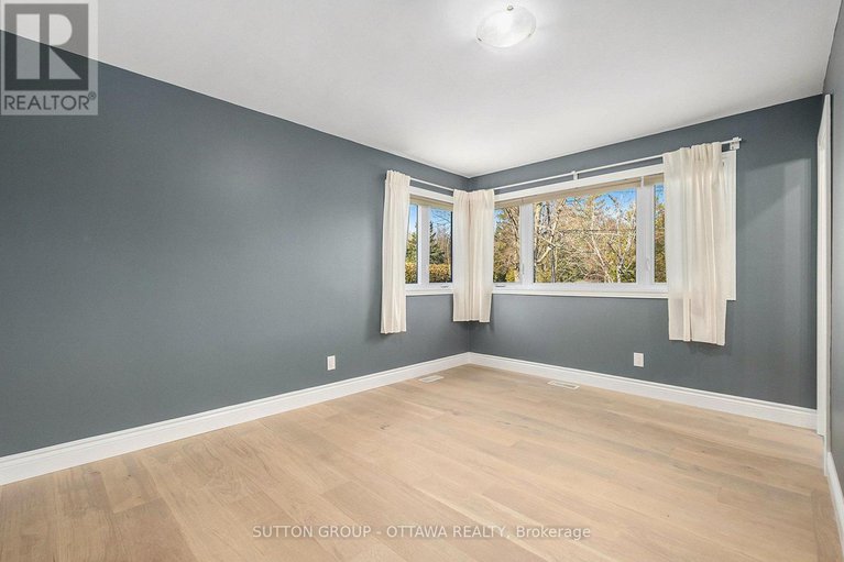 29047686/1218-upton-road/manotick-south-to-roger-stevens/ottawa/ontario/K4M1B3_15