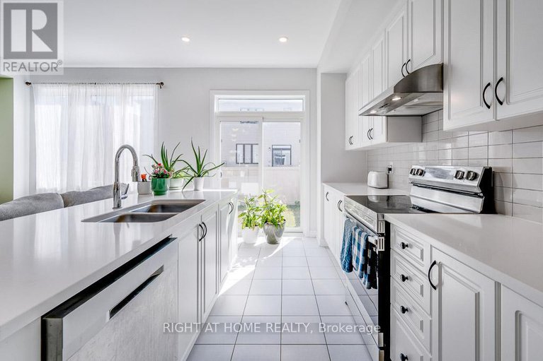 28660132/301-drumlish-lane/half-moon-bay/ottawa/ontario/K2J6Y1_7