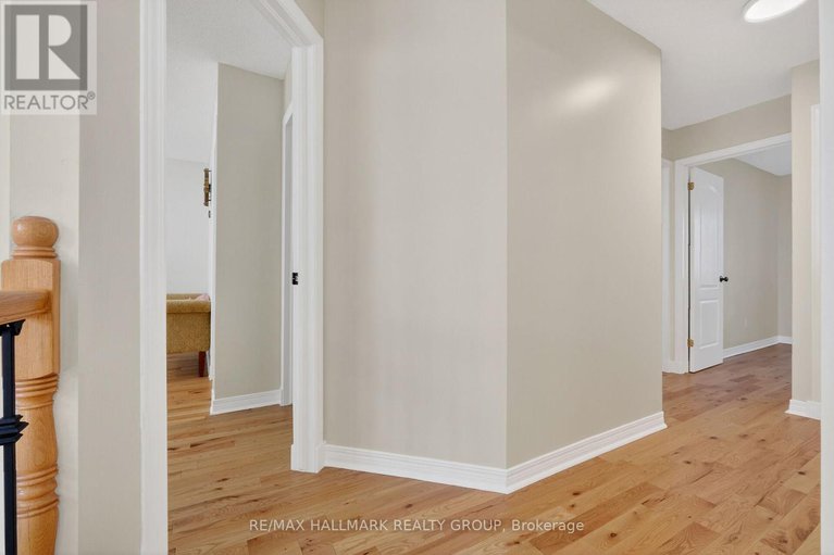 29352241/1952-schroeder-crescent/springridgeeast-village/ottawa/ontario/K4A4P7_30