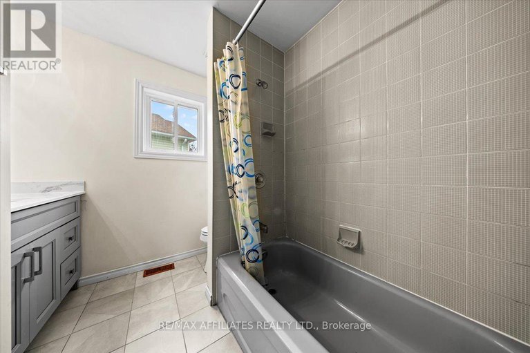 29088424/1293-parc-du-village-road/convent-glen-south/ottawa/ontario/K1C7B2_32