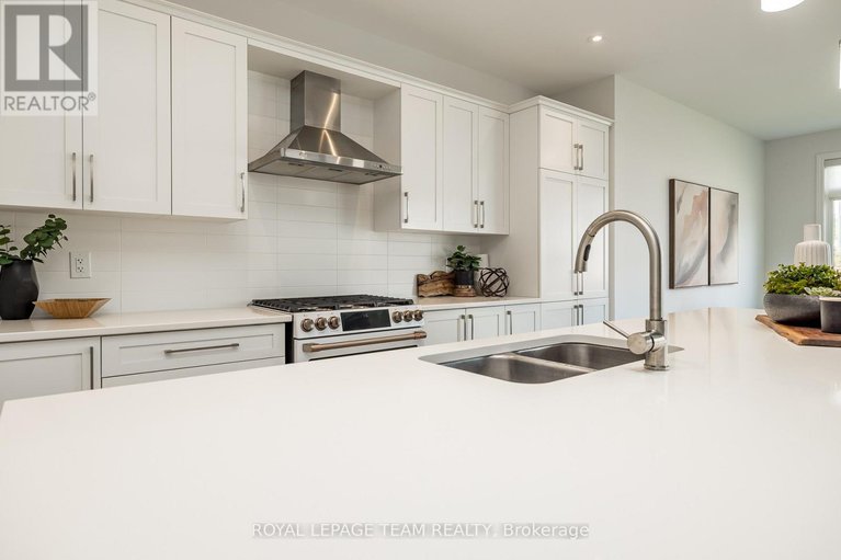 28830744/636-mistwell-lane/riverside-southgloucester-glen/ottawa/ontario/K4M1B2_15