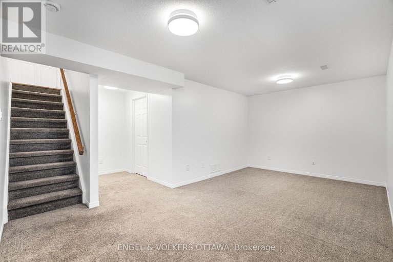 29123797/1626-trenholm-lane/fallingbrookpineridge/ottawa/ontario/K4A4B6_37