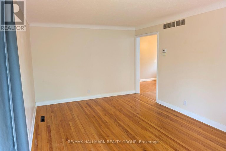 28431922/208-210-renouf-avenue/overbrook/ottawa/ontario/K1K3T1_4