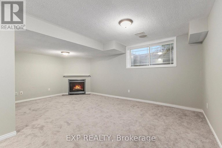 29081107/526-pepperville-crescent/emerald-meadowstrailwest/ottawa/ontario/K2M0E5_19