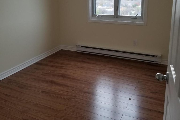28905031/1704-158-c-mcarthur-avenue/vanier/ottawa/ontario/K1L8E7_8