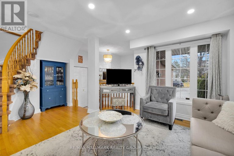 29246861/142-inverkip-avenue/hunt-club-parkgreenboro/ottawa/ontario/K1T4C3_13