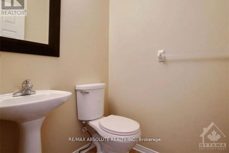 29035712/104-college-circle/castle-heights/ottawa/ontario/K1K4R9_8