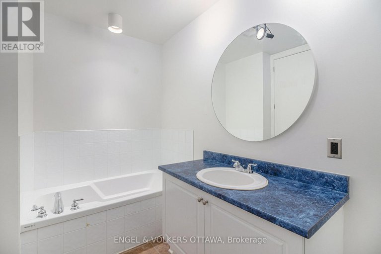 28468032/104-400-mcleod-street/ottawa-centre/ottawa/ontario/K2P1A6_13