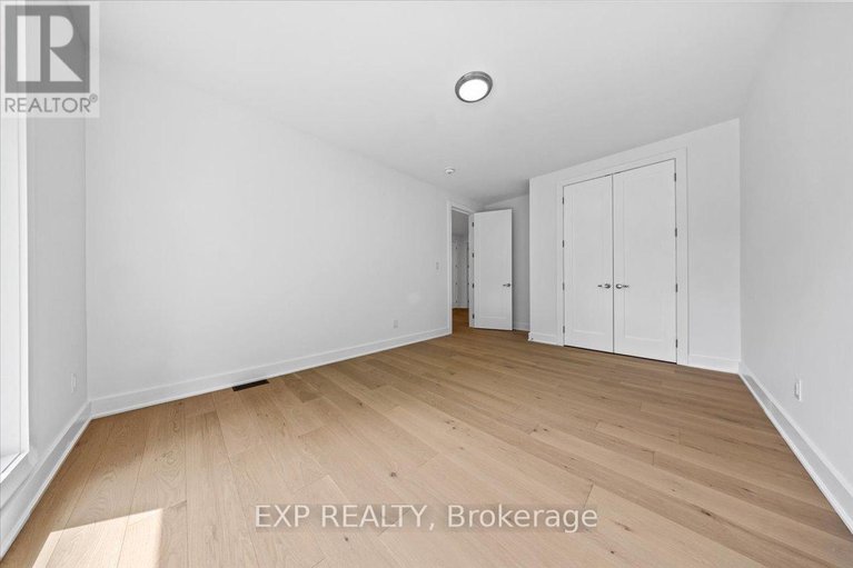 28608355/43-st-claire-avenue/meadowlandsst-claire-gardens/ottawa/ontario/K2G2A1_32