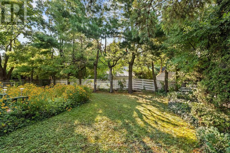 28827998/9-cleadon-drive/crystal-beach/ottawa/ontario/K2H5P5_28