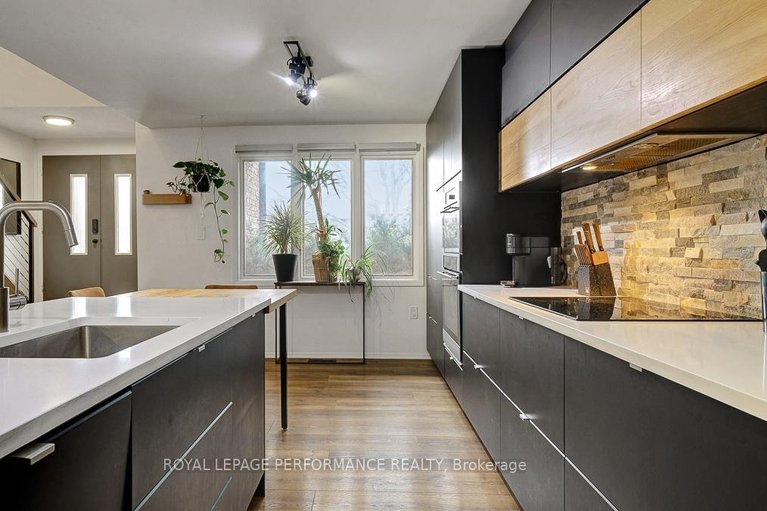 29674269/510-foxview-place/cfb-rockcliffe-and-area/ottawa/ontario/K1K4C4_9