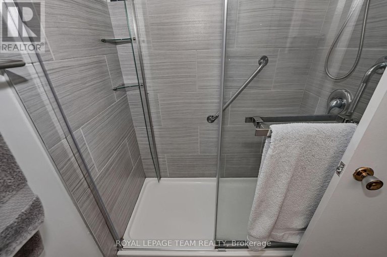 28918766/1095-ambleside-drive/woodroffe/ottawa/ontario/K2B8E2_24