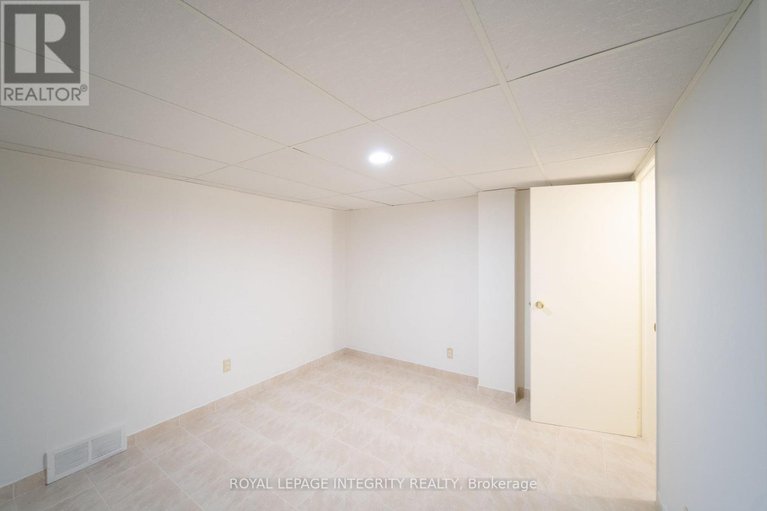 28908572/1266-famlit-court/beacon-hill-south/ottawa/ontario/K1J9A2_34