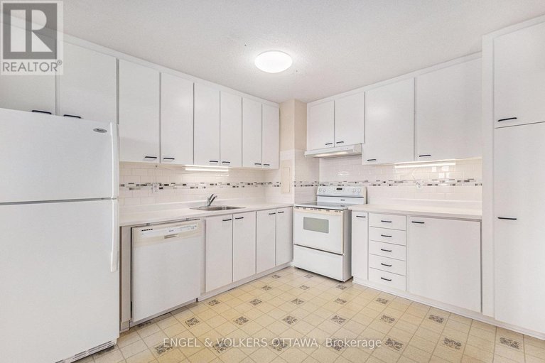 28919458/1110-2951-riverside-drive/mooneys-bayriverside-park/ottawa/ontario/K1V8W6_15
