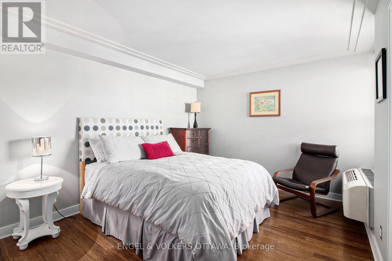 28095554/1106-71-somerset-street-w/ottawa-centregolden-triangle/ottawa/ontario/K2P2G2_12