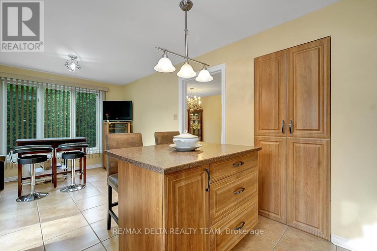 29187957/6096-meadowhill-crescent/chapel-hill/ottawa/ontario/K1C5R8_14