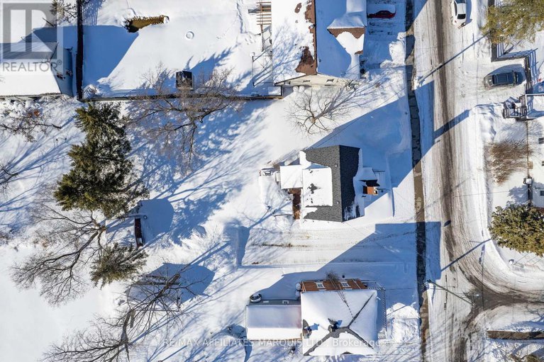 29365860/14-spring-street/maxville/north-glengarry/ontario/K0C1T0_41