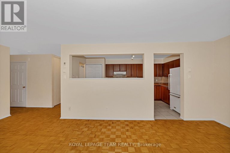 29231241/200-260-brittany-drive/viscount-alexander-park/ottawa/ontario/K1K4M2_13