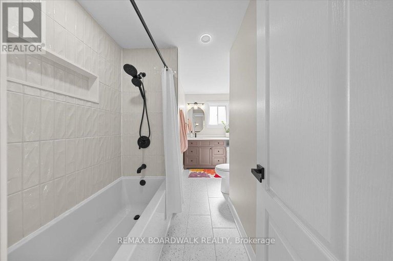 29650202/1715-teakdale-avenue/chapel-hill/ottawa/ontario/K1C6M8_34