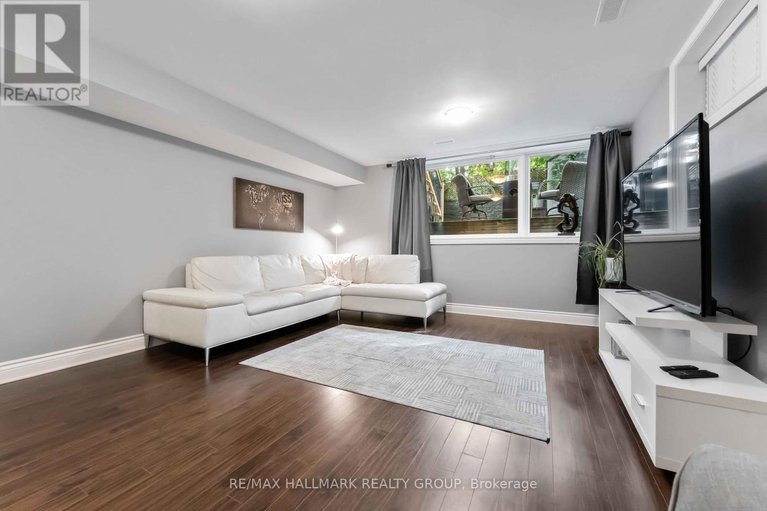 28931176/a-142-queen-mary-street/overbrookcastle-heights/ottawa/ontario/K1K1X5_26