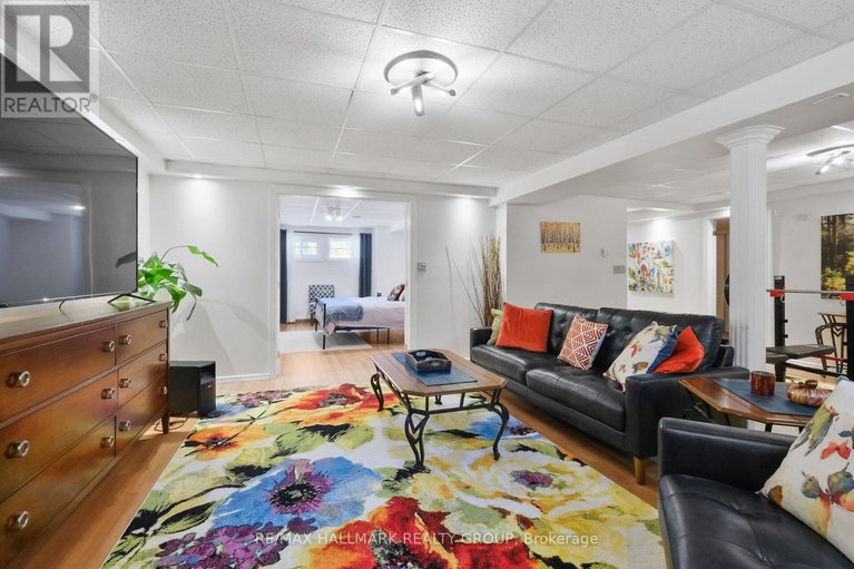 28622759/1390-lough-drive/cumberland-estates/ottawa/ontario/K4C1A9_41