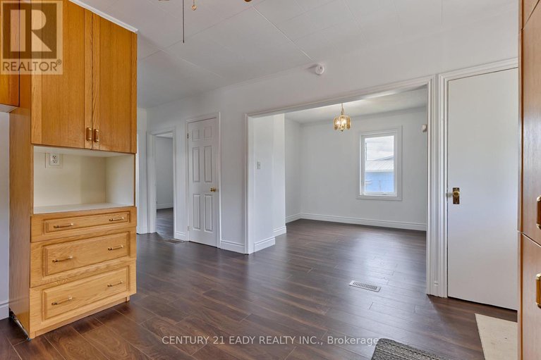 28505414/424-moore-street/renfrew/renfrew/ontario/K7V1L9_22