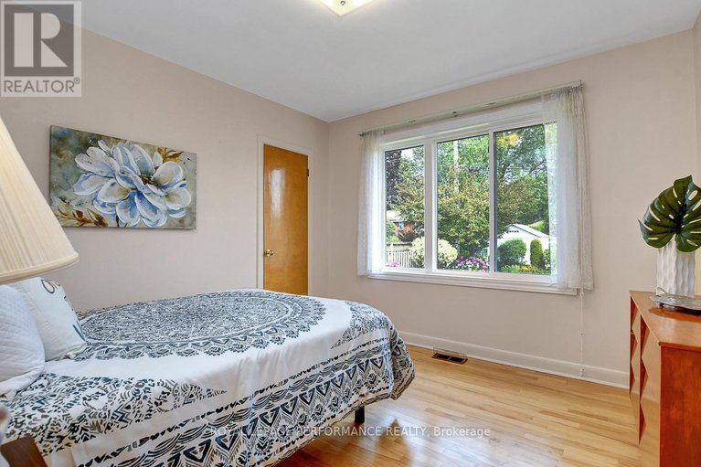 28697255/617-gardenvale-road/castle-heightsrideau-high/ottawa/ontario/K1K1E5_18