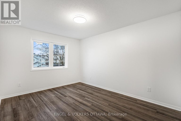 29123797/1626-trenholm-lane/fallingbrookpineridge/ottawa/ontario/K4A4B6_25