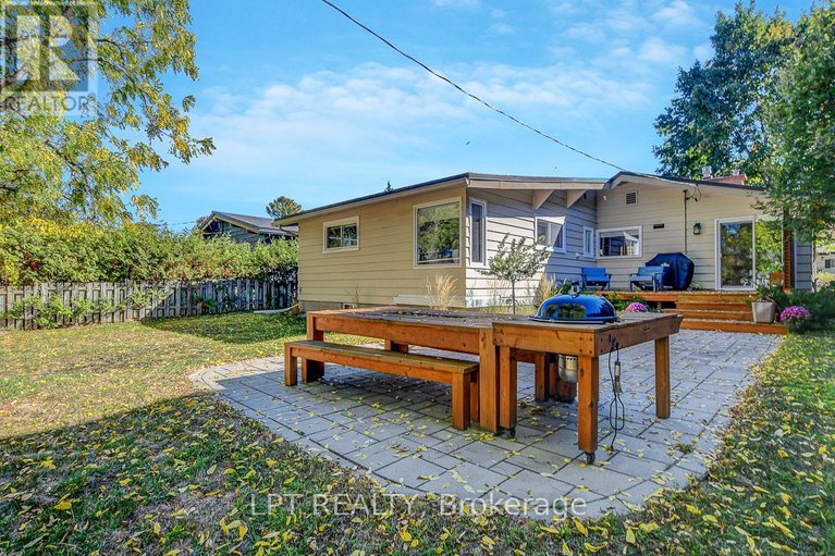 28941530/353-mountbatten-avenue/alta-vistafaircrest-heights/ottawa/ontario/K1H5W2_48