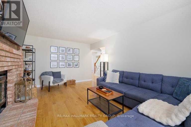 28623140/1656-canemore-crescent/fallingbrookpineridge/ottawa/ontario/K4A1S6_14