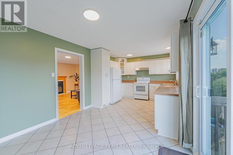 28613595/28-huntview-private/hunt-clubwestern-community/ottawa/ontario/K1V0M5_25