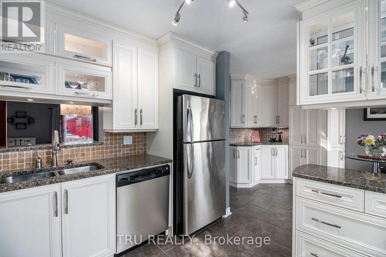 28954412/1132-chimney-hill-way/beacon-hill-south/ottawa/ontario/K1J8Z6_14