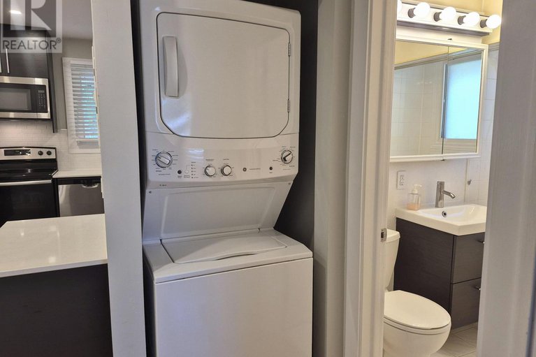 29035892/2529-roman-avenue/queensway-terrace-north/ottawa/ontario/K2B7X8_16