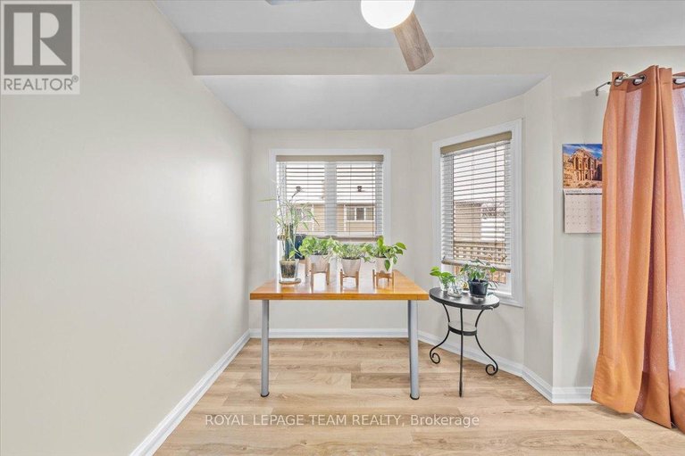 29462767/1137-chimney-hill-way/beacon-hill-south/ottawa/ontario/K1J8Z7_13