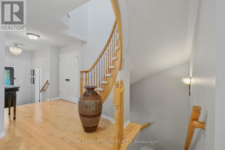 28334398/2072-dunollie-crescent/morgans-grantsouth-march/ottawa/ontario/K2W1H6_37