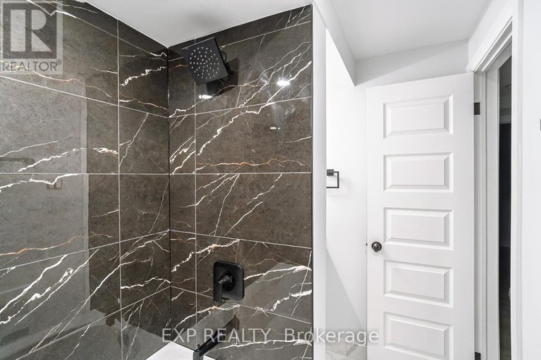 28815922/1-268-presland-road/overbrookcastle-heights/ottawa/ontario/K1K2B8_15