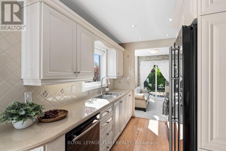 29026359/23-glacier-street/on-the-green/ottawa/ontario/K2J2M7_8