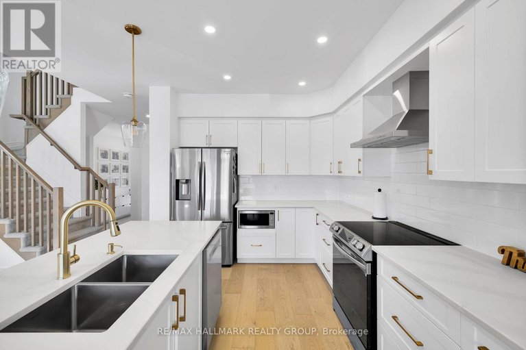 29635213/112-crevasse-road/mer-bleuebradley-estatesanderson-park/ottawa/ontario/K1W0P9_21