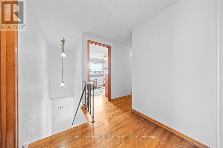 29427446/34-hadley-circle/bells-corners/ottawa/ontario/K2H6N9_12