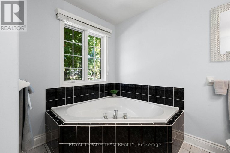 28905926/6825-sunset-boulevard/greely/ottawa/ontario/K4P1M6_25