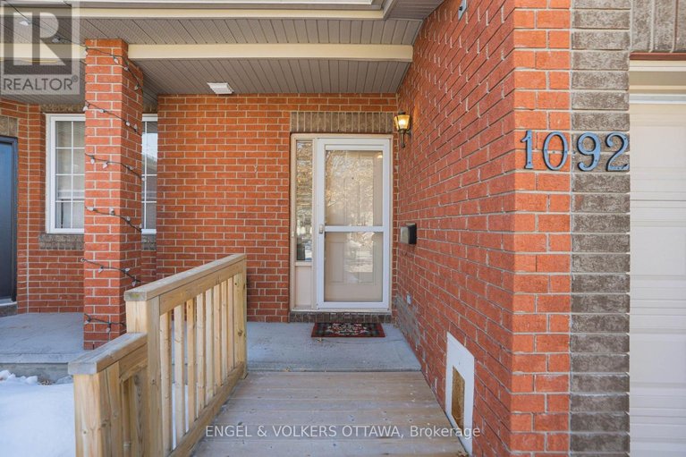 29570905/1092-brasseur-crescent/fallingbrookgardenway-south/ottawa/ontario/K4A5A1_3