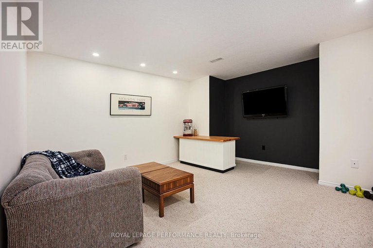 28643500/81-waterford-drive/pineglencountry-place/ottawa/ontario/K2E7V4_39