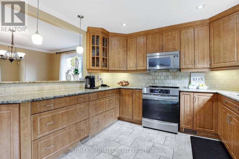 28820218/2347-briar-hill-drive/urbandale-acres/ottawa/ontario/K1H7A7_17