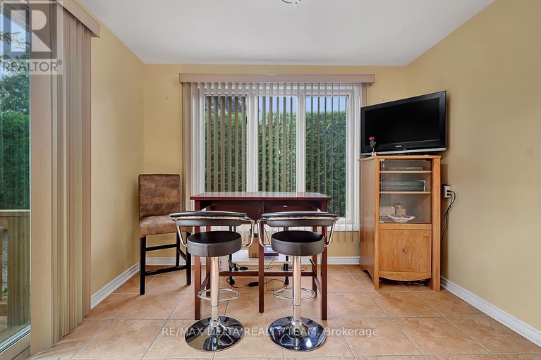 28875879/6096-meadowhill-crescent/chapel-hill/ottawa/ontario/K1C5R8_11