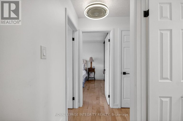 29484455/2092-legrand-crescent/queenswood-heights-south/ottawa/ontario/K1E3T6_22