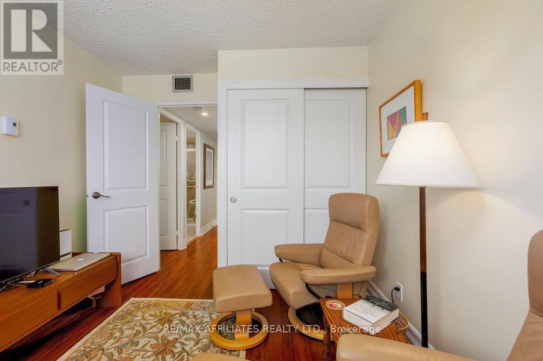 28466299/1705-1195-richmond-road/woodroffe/ottawa/ontario/K2B8E4_22