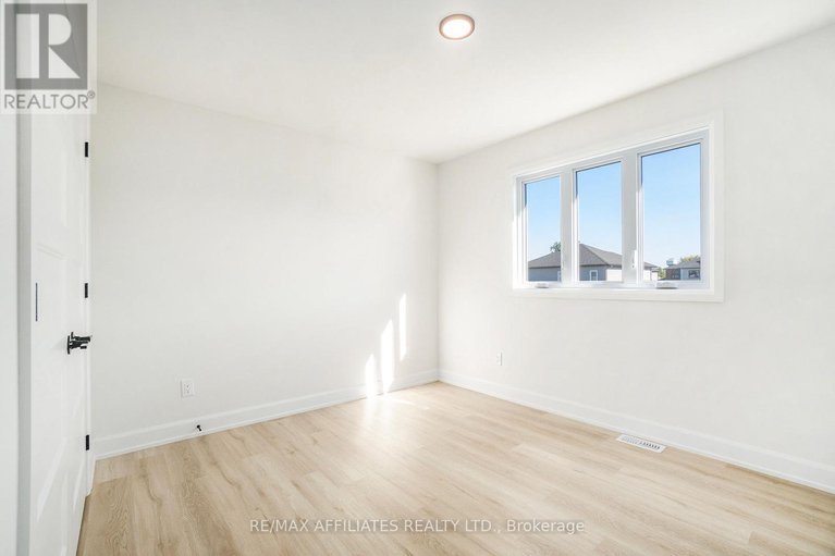 28184817/619-geneva-crescent/embrun/russell/ontario/K0A1W0_18